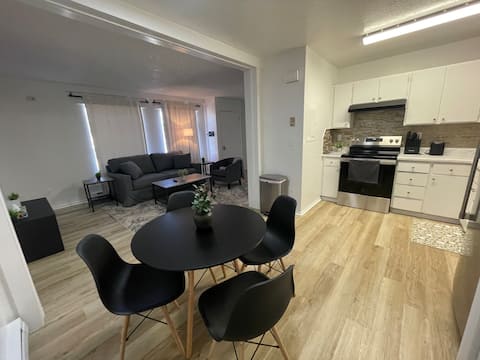 Cozy Fully Furnished 2/1 APT in Evanston