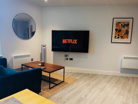 Top Airbnb: Stylish Studio apartment in Bracknell Forest
