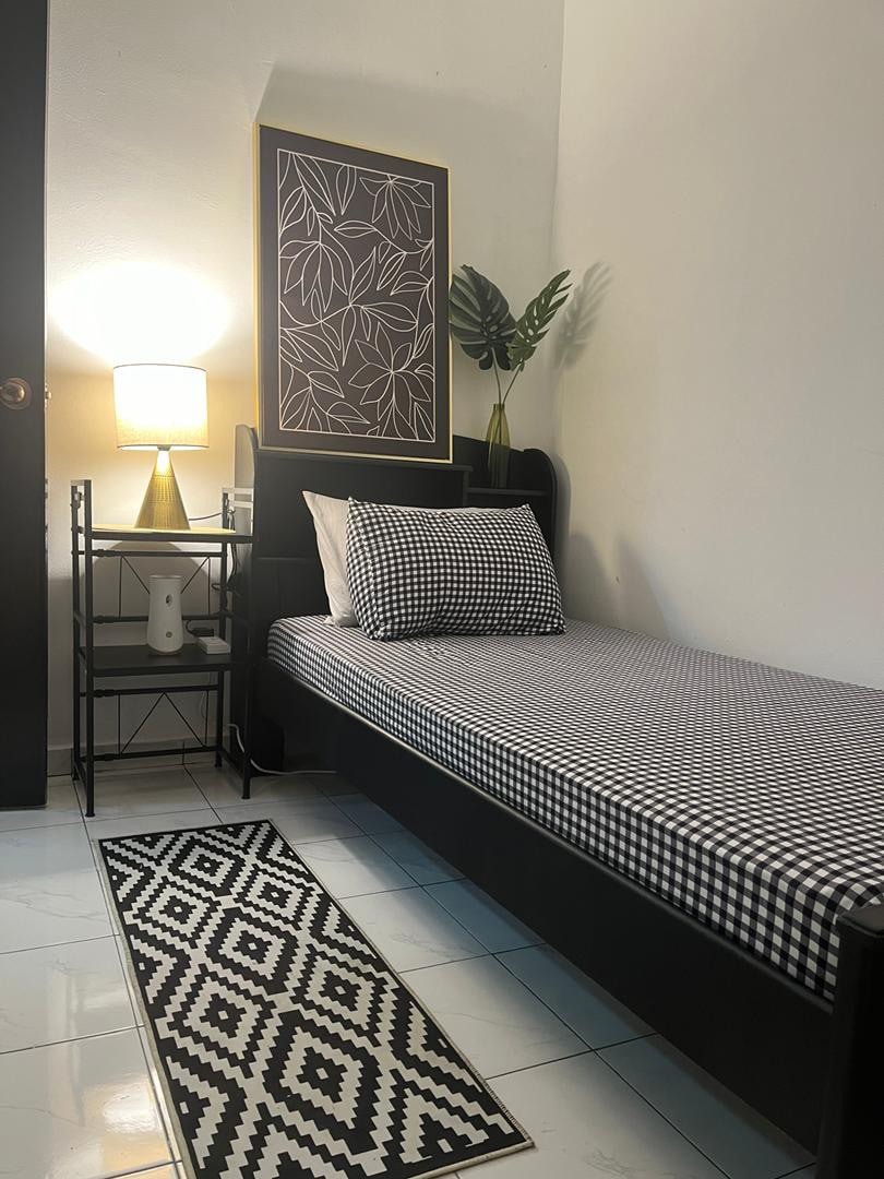 单人床+ TOTO +额外枕头 