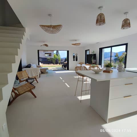 New air-conditioned villa with jacuzzi pool - 20' Cannes