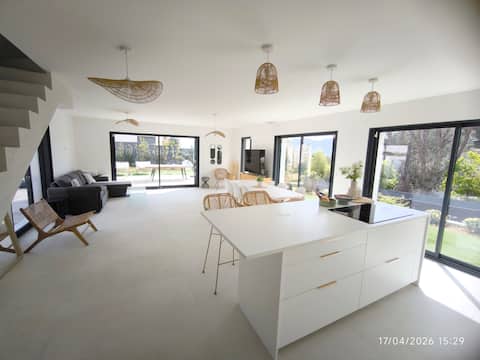 New air-conditioned villa with jacuzzi pool - 20' Cannes