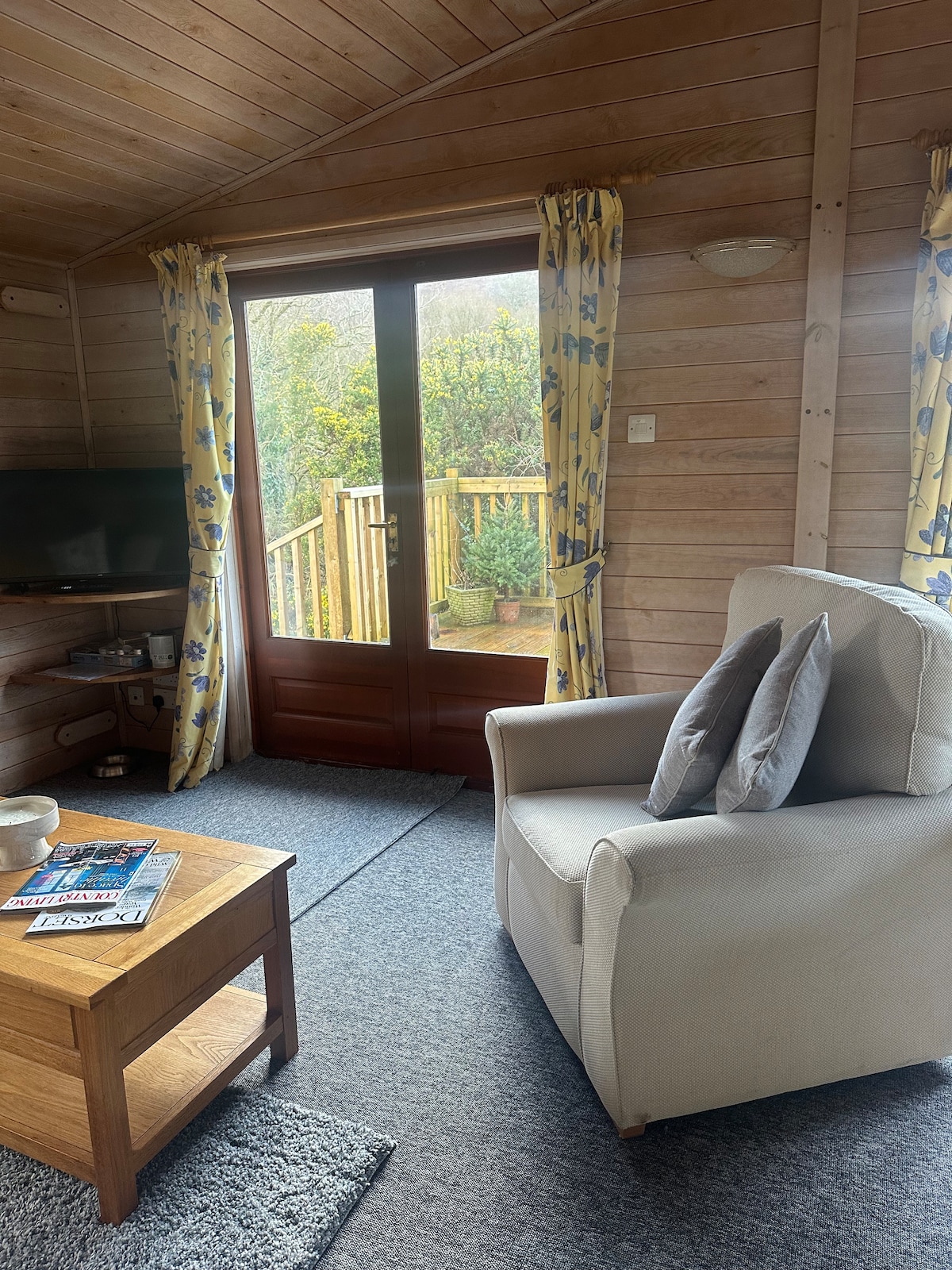 Successful Airbnb property: Secluded/luxury/jacuzzi bath/sauna/enclosed deck in Corfe Castle