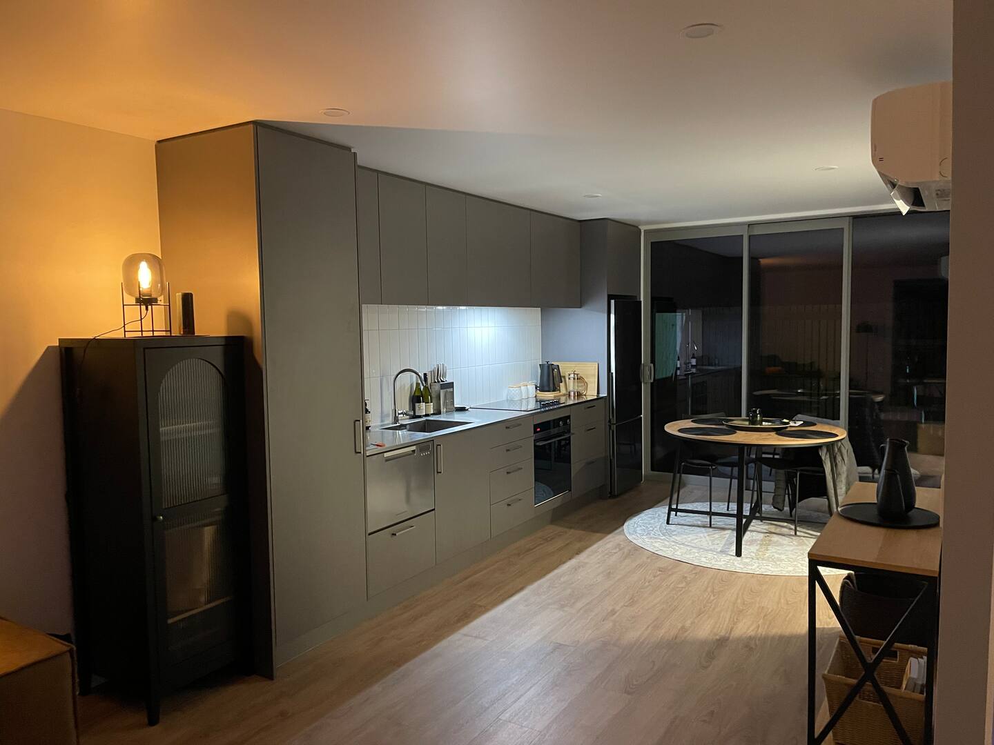 Brand New Convenient Luxuriously Furnished Escape 3