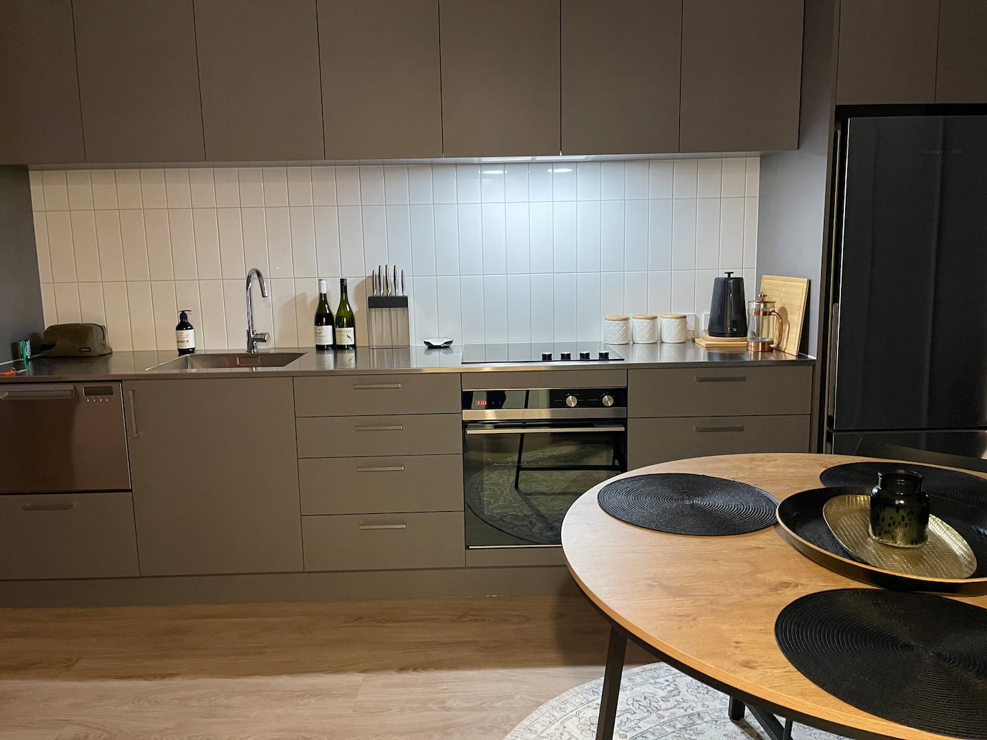Brand New Convenient Luxuriously Furnished Escape 2
