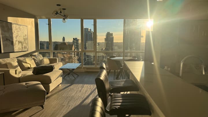 Downtown 2-level Penthouse, Ocean & Mountain Views - Vancouver