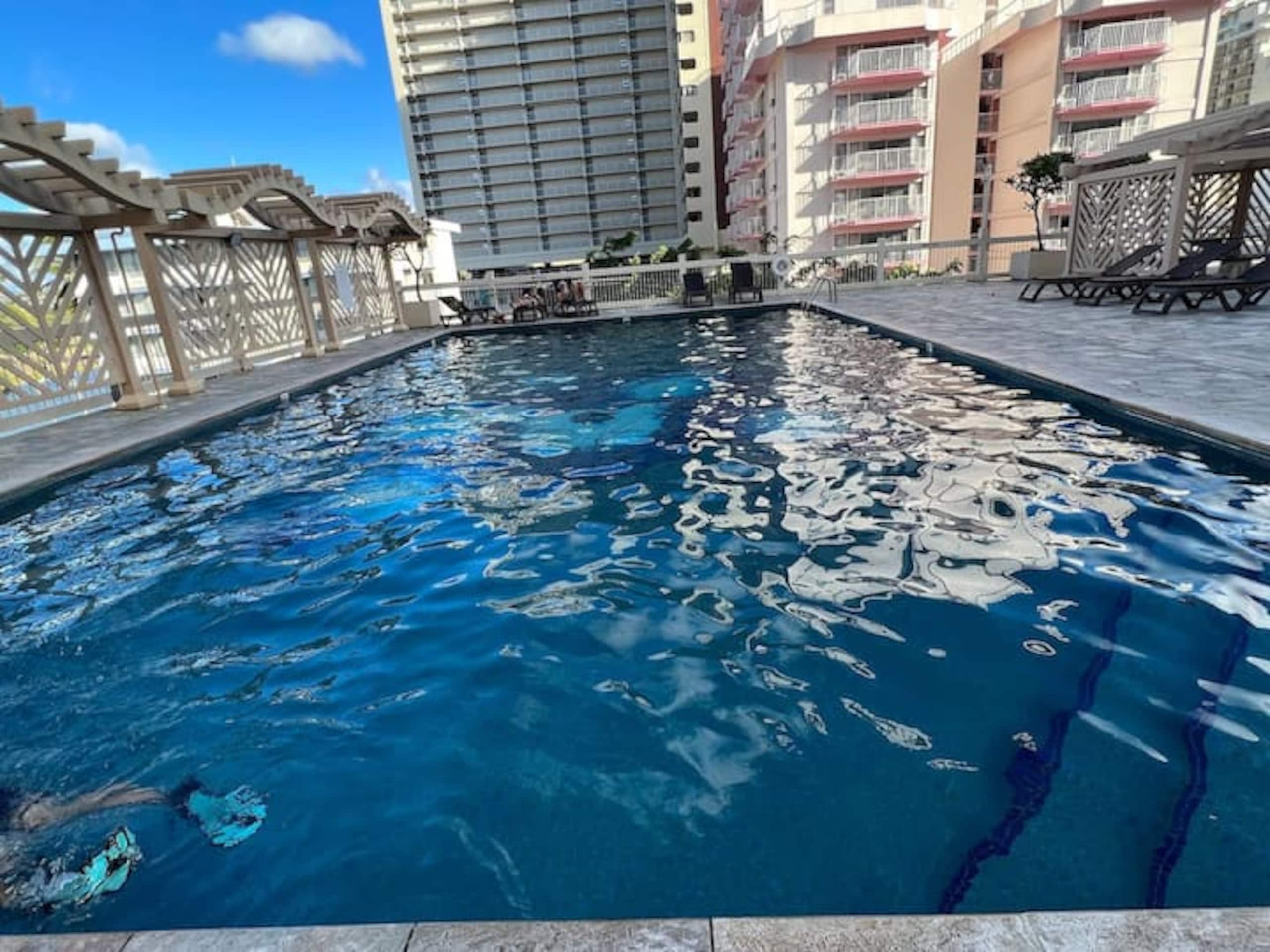 Condo in Honolulu · ★4.84 · 1 bedroom · 5 beds · 1 private bath - Image 31