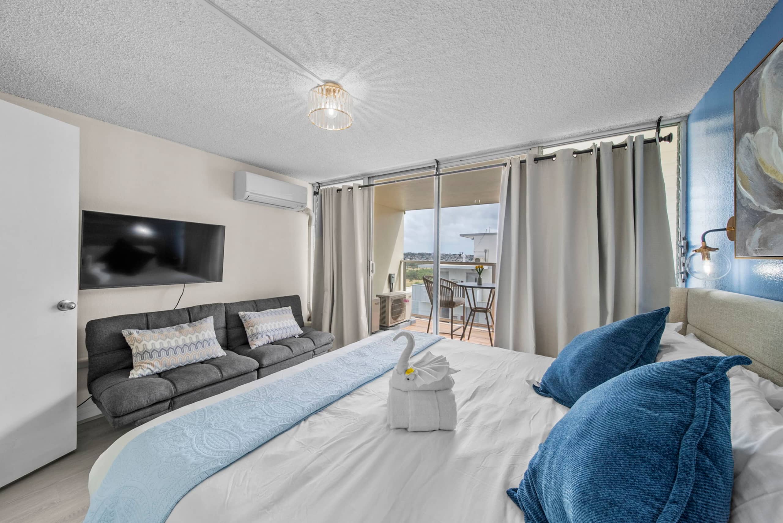 Condo in Honolulu · ★4.84 · 1 bedroom · 5 beds · 1 private bath - Image 15