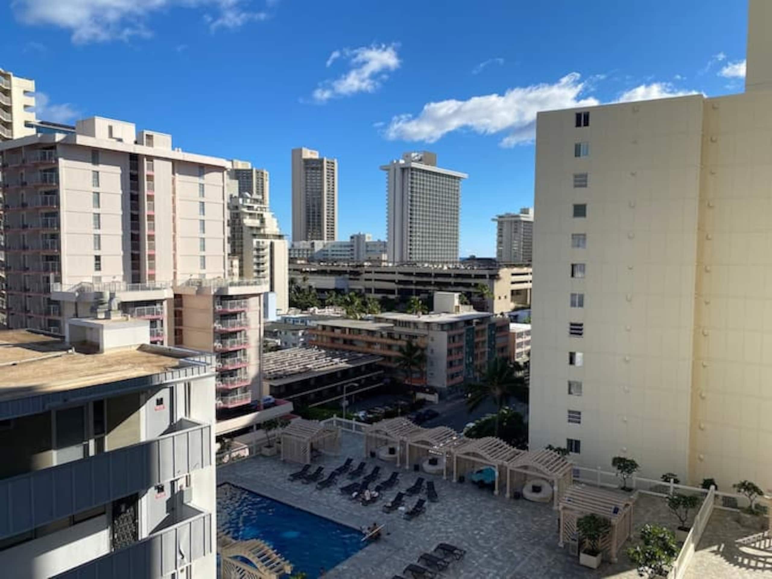 Condo in Honolulu · ★4.84 · 1 bedroom · 5 beds · 1 private bath - Image 35