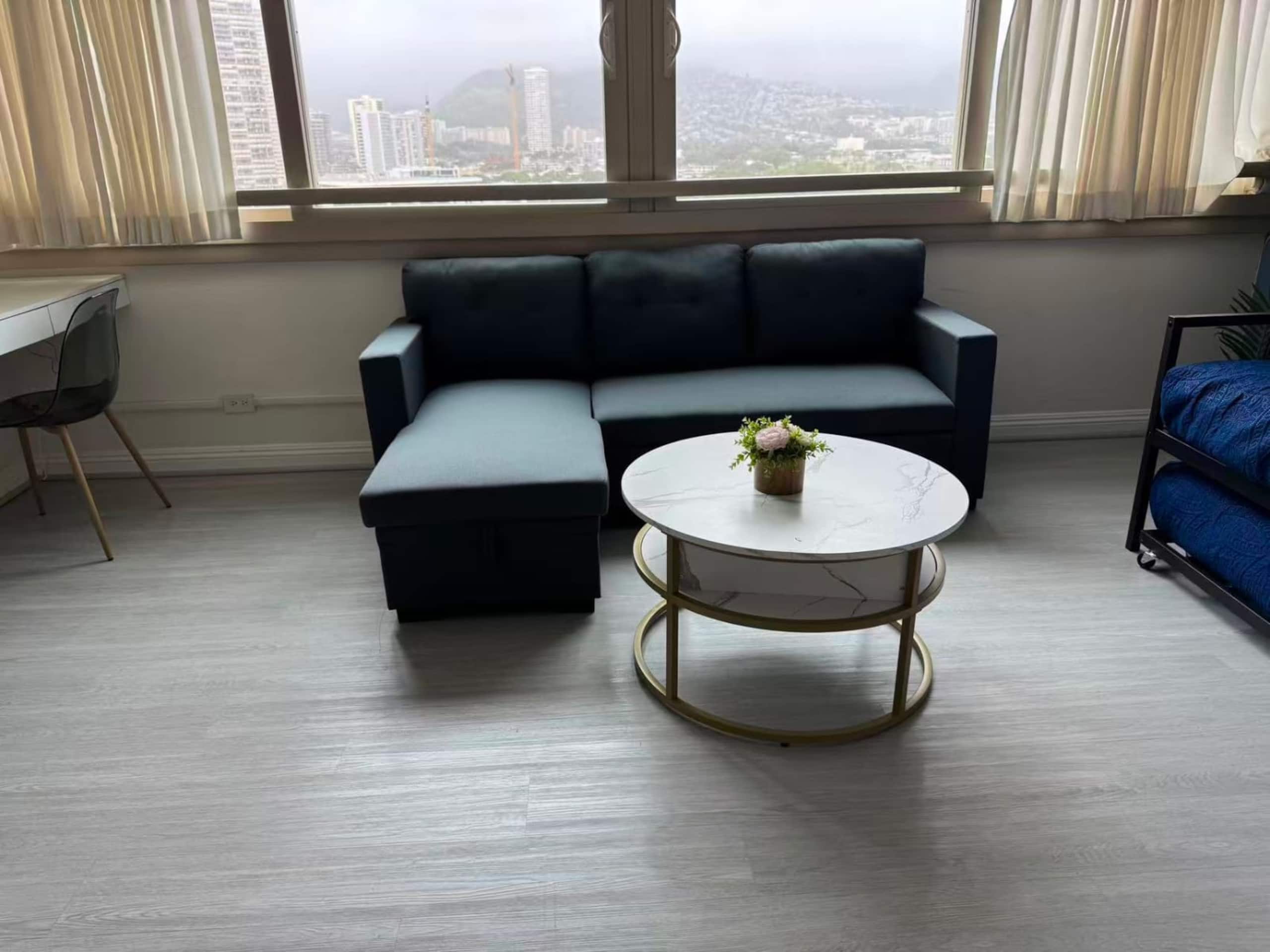 Condo in Honolulu · ★4.84 · 1 bedroom · 5 beds · 1 private bath - Image 8