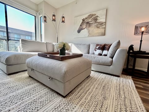 Top performing Airbnb: Domain Life - Best shopping, restaurants, & bars in North Burnet