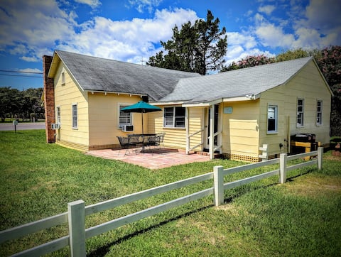 Cozy 1940s OBX Cottage
