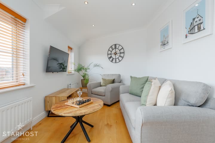 כל הריהוט מודרני ואופנתי, ויוצר סביבה נקייה ונוחה