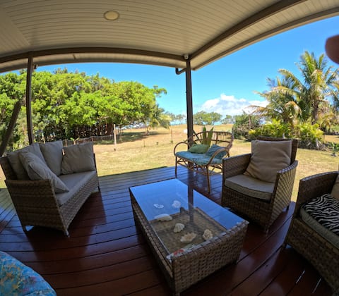 Poé Lagoon Edge Villa