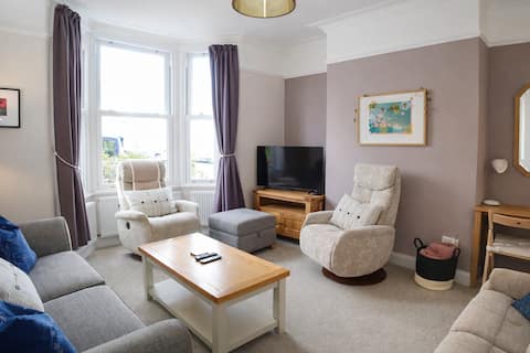 Popular Airbnb listing: Totterdown's Fabulous House & Floral Garden in Windmill Hill