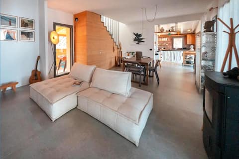 Popular Airbnb listing: Villa Andrea - Romantic Private Retreat in Cefalù