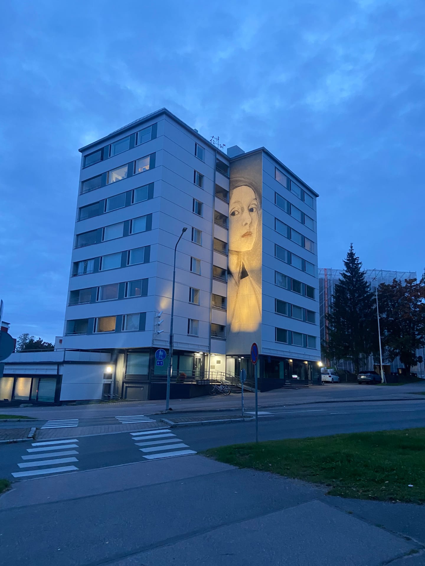 Apartment Next To The Train Station 2