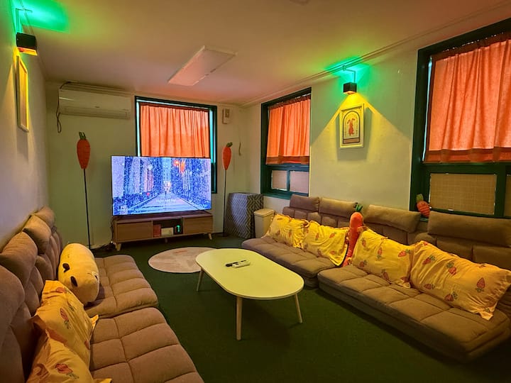 Gangnam - Unlimited karaoke, Nintendo, board games, Netflix, escape room,  mummy party room, carrot making - Houses for Rent in Seoul, Seoul, South  Korea - Airbnb