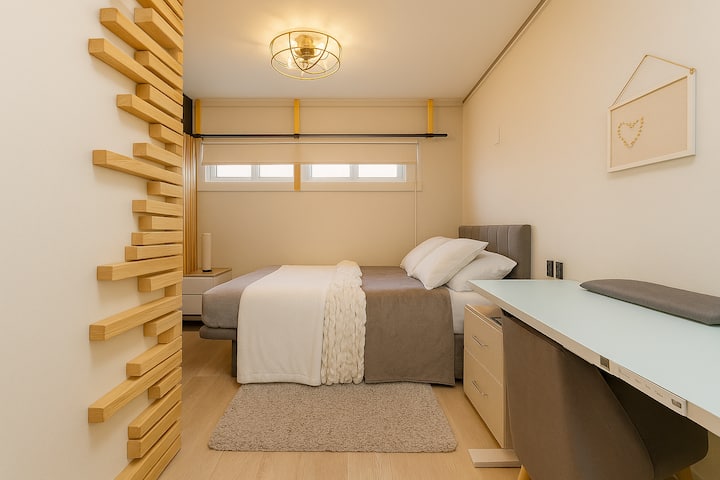 Nastaviteľná posteľ s manželskou posteľou