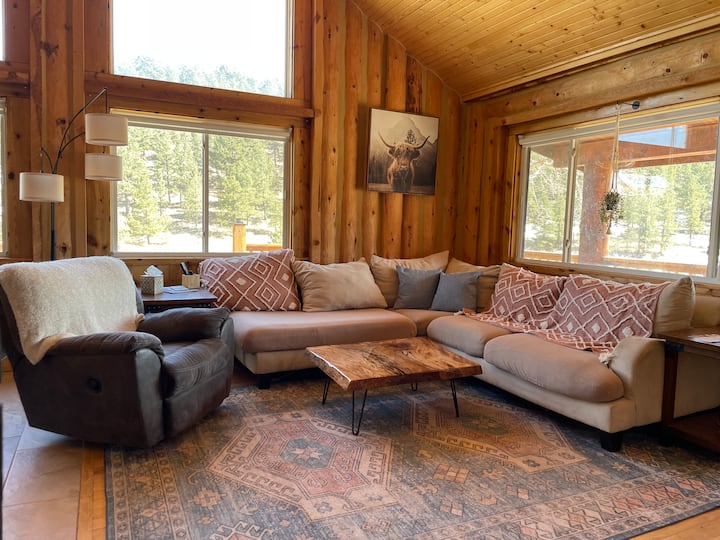 Cozy Log Cabin Retreat In The Mountains - Colorado