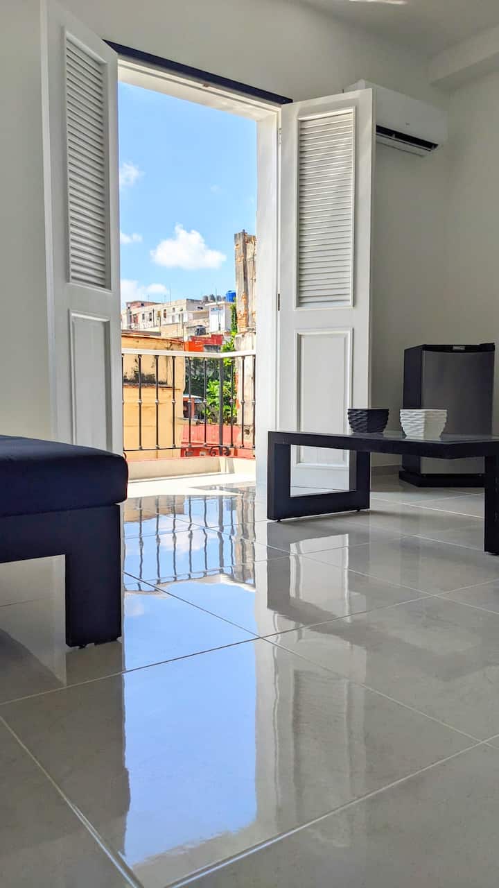 B&w Urban Suite In Old Havana - La Habana