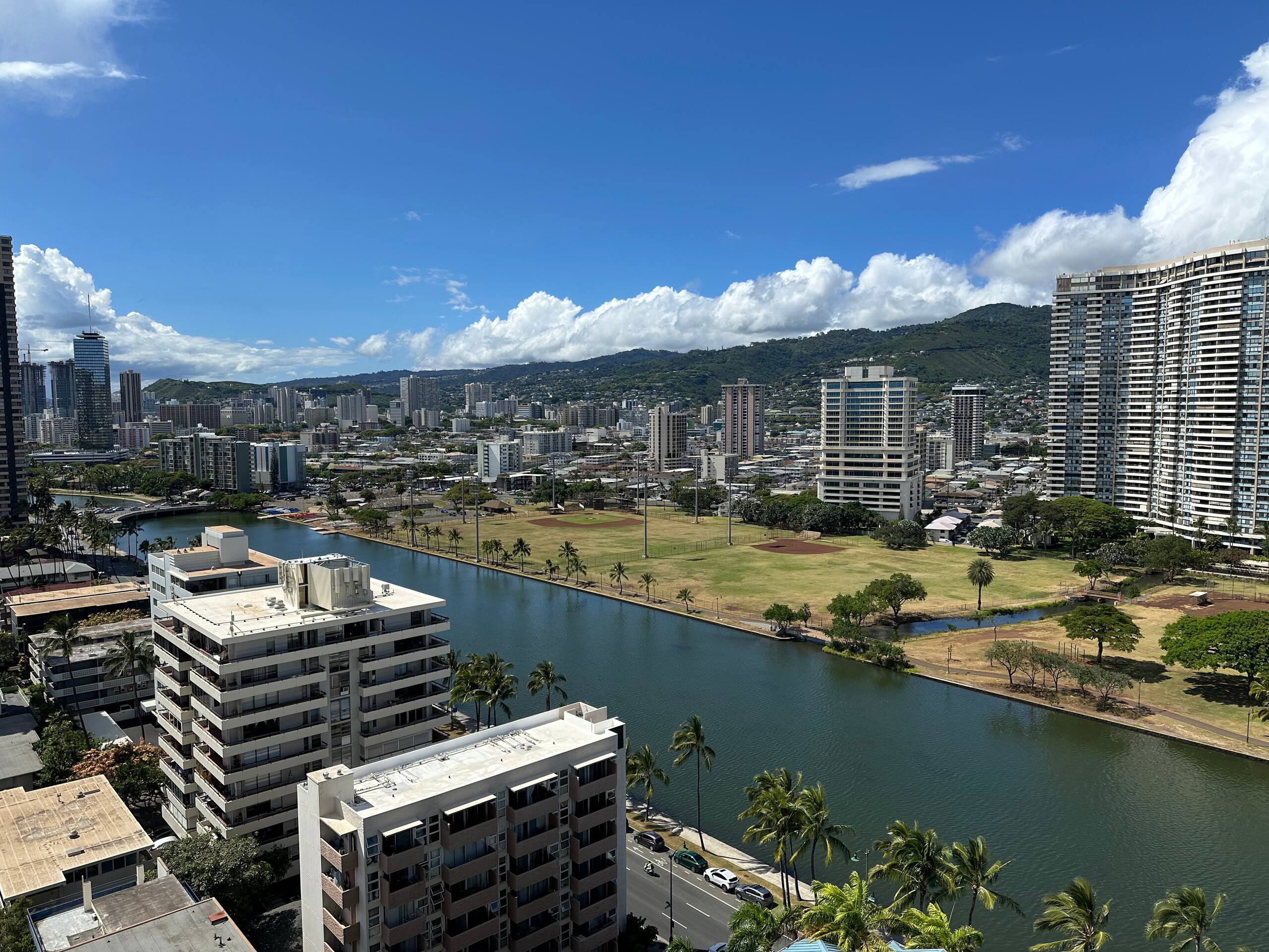 Spacious Waikiki Studio on 20th floor! - Image 12