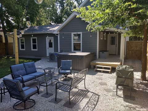 Hot tub, beautiful outdoor space, all new