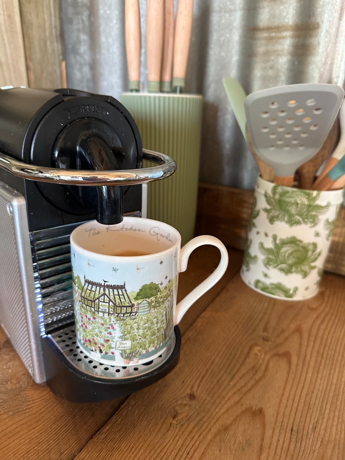 Popular Airbnb listing: Rural, design led hideaway for 2 with hot tub in Rugby