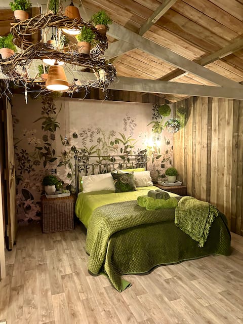 Rural, design led hideaway for 2 with hot tub