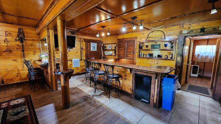 Spacious 11-bedroom House - Hancock, NY