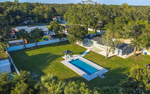 Large Tampa Villa w/ Large Pool | 10BR | 26+
