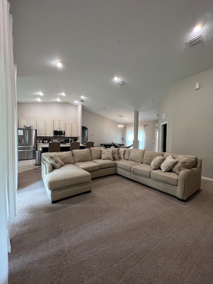 Waterfront Escape 4br• Minutes To Beach• Spacious - Palm Coast, FL