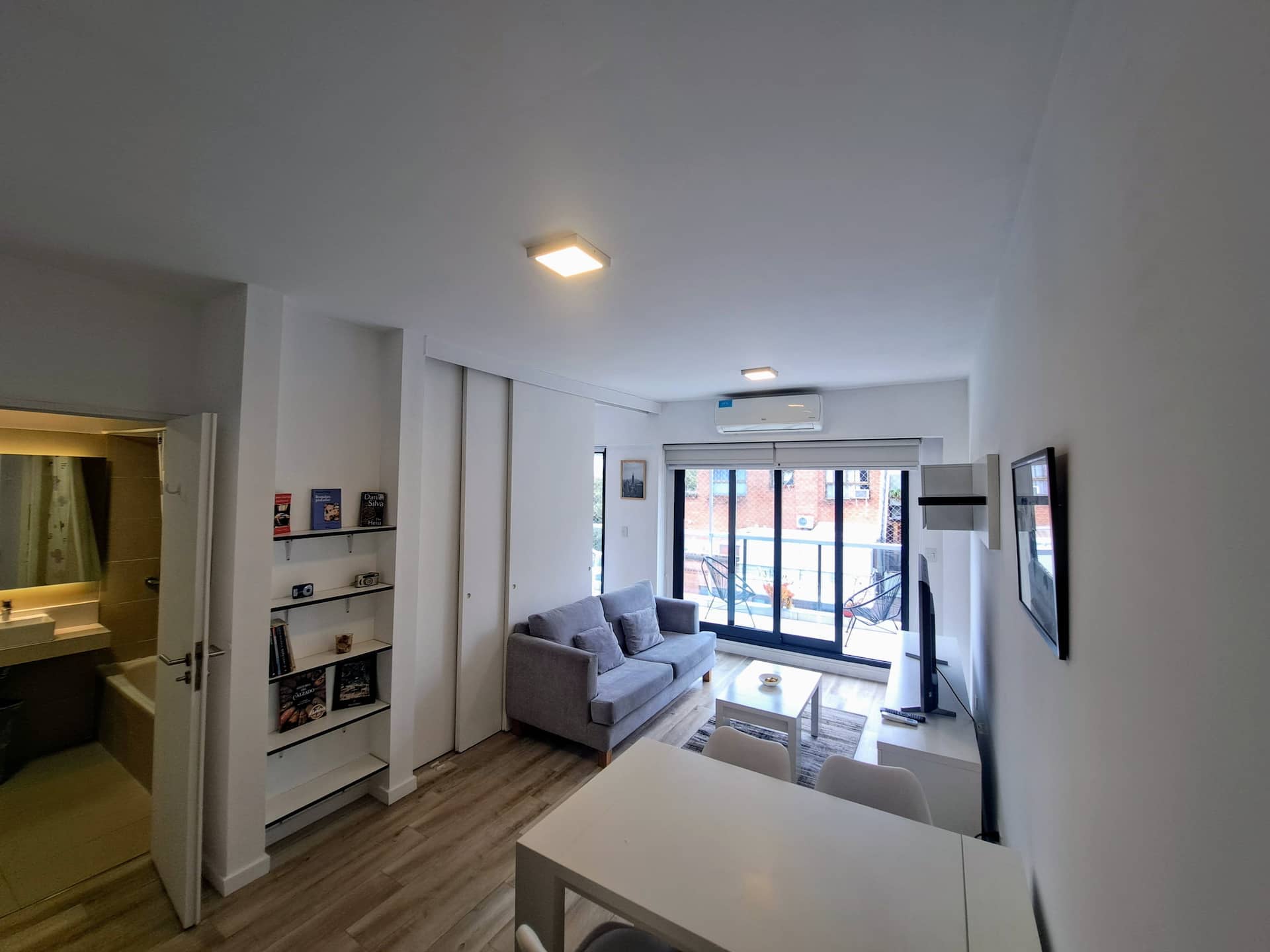 Two-room apartment with balcony in Palermo