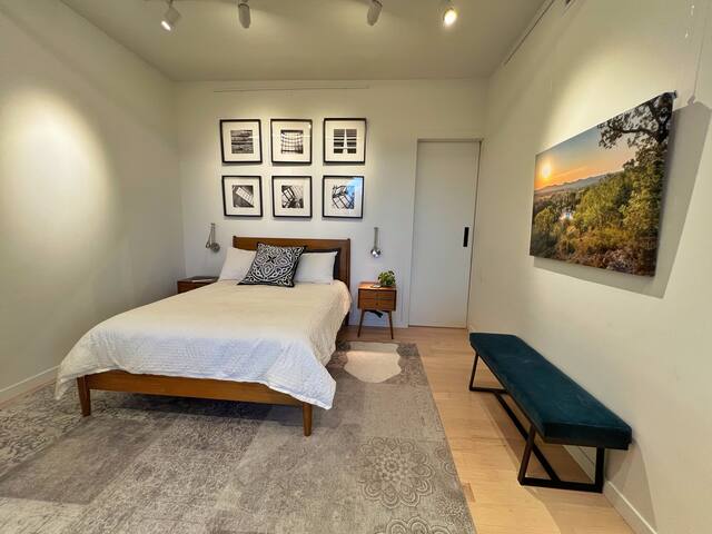 Historic Building Loft with City View gallery image 3