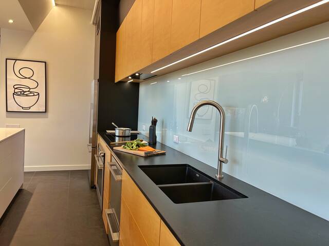 Historic Building Loft with City View gallery image 4