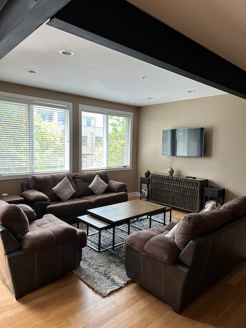 Top Airbnb: Centrally Located Urban Loft in Westminster