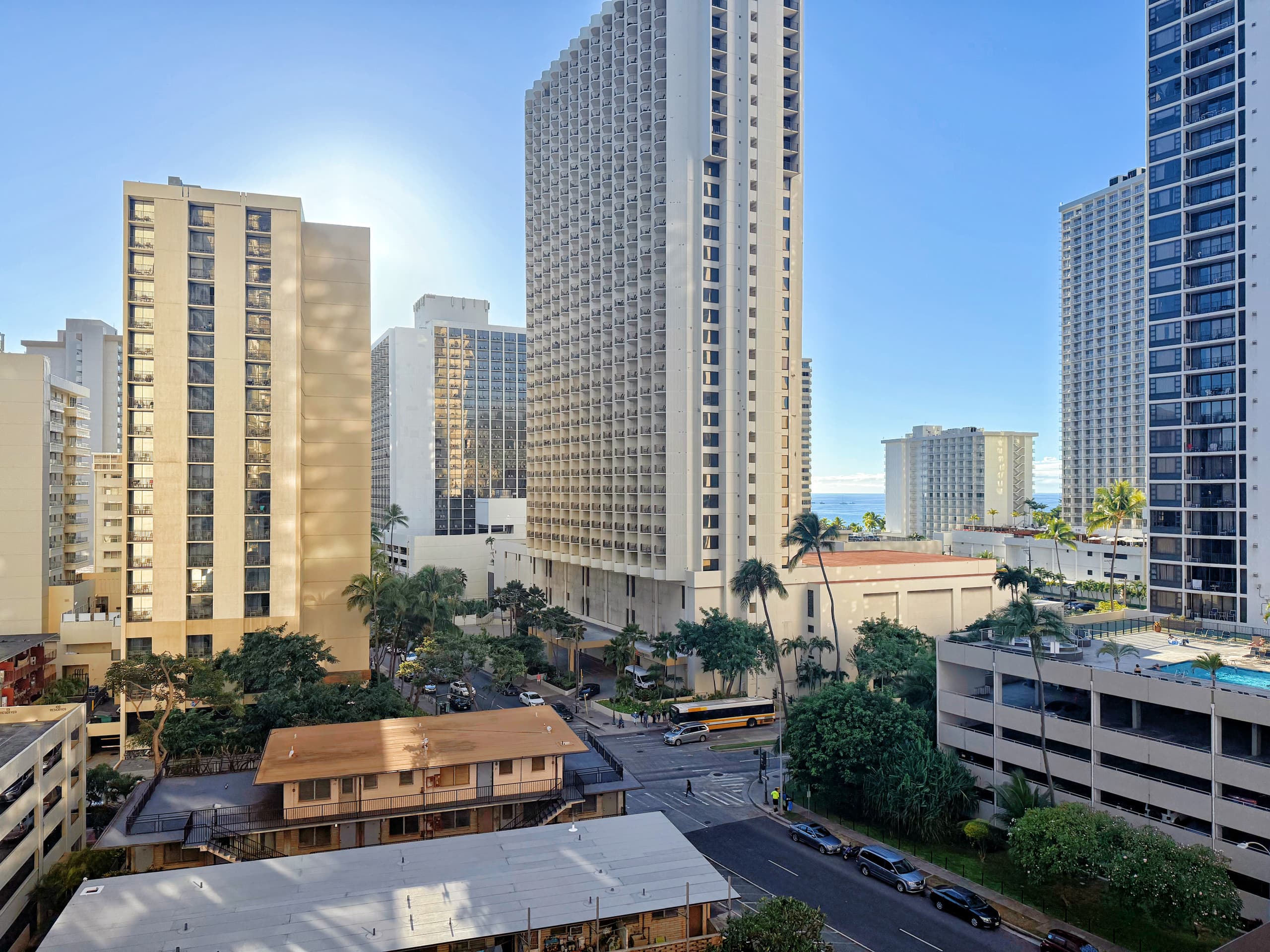 10FL-Upscale Tropical 1BR-Near Beach w/Parking - Image 44