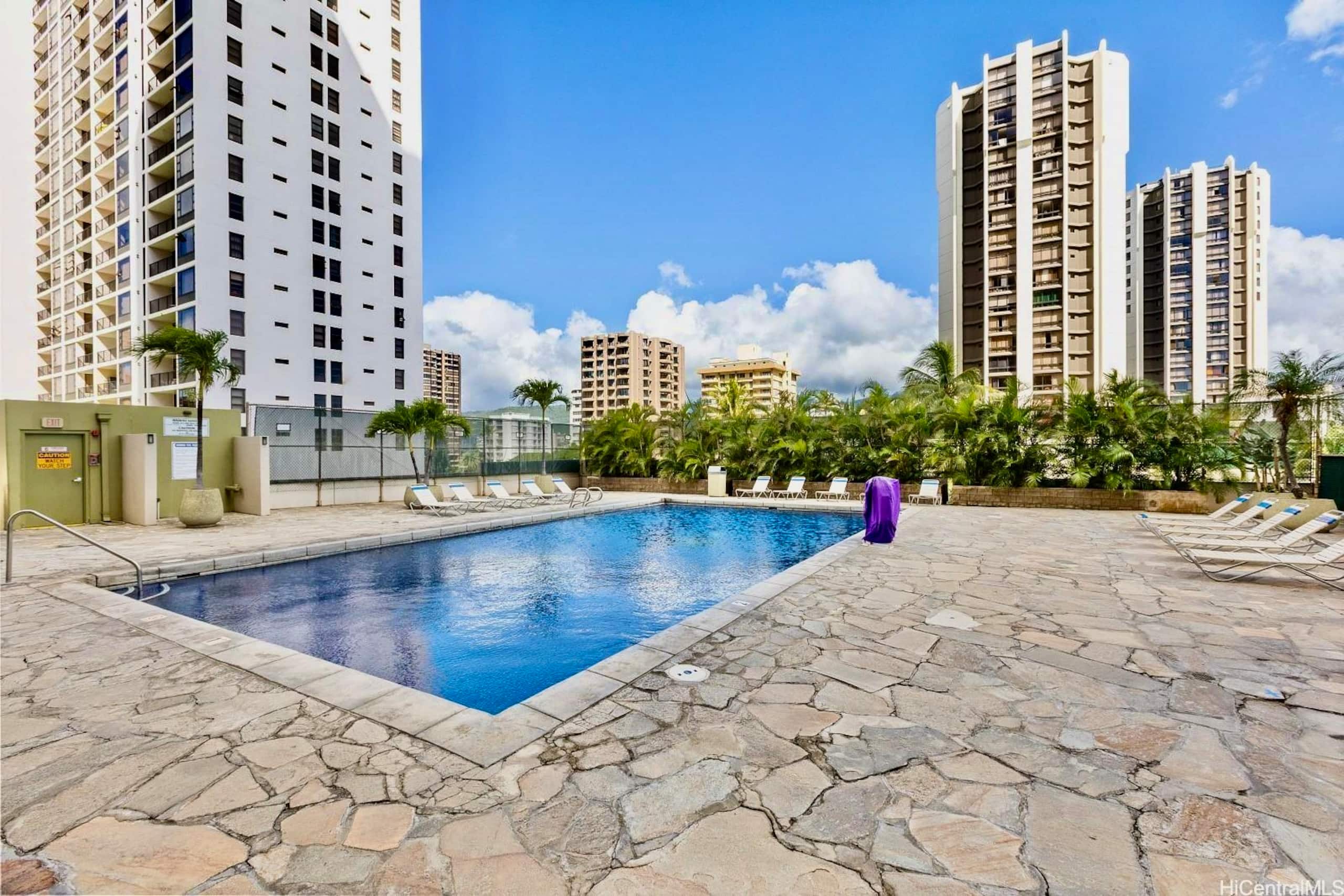 10FL-Upscale Tropical 1BR-Near Beach w/Parking - Image 60