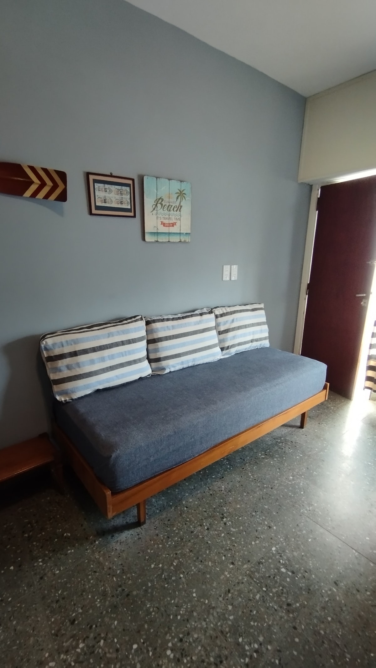 Popular Airbnb listing: Marimar Sta. Teresita, 2 blocks from the beach in Santa Teresita