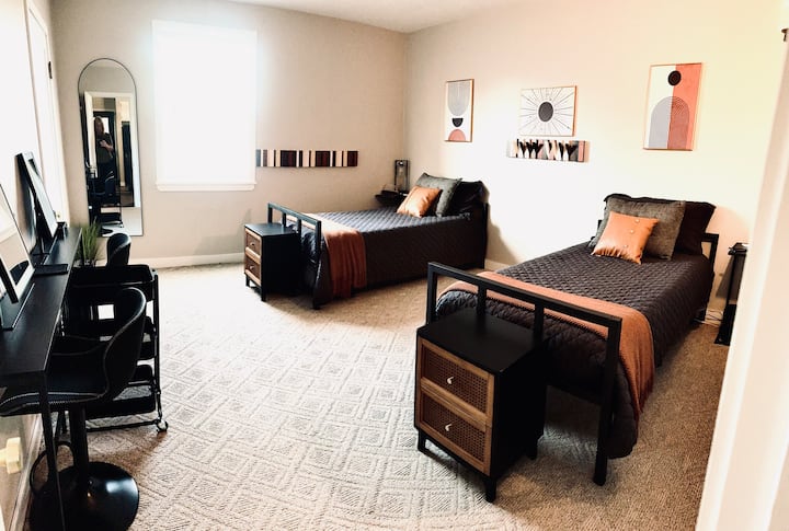The second bedroom features two twin beds and a trundle bed, with the option to convert the twin beds into a king-sized bed. The twin beds are dressed in premium Belgian flax linen bedding, while the closet offers king bedding for your convenience. 