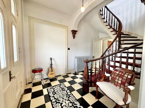 1 Of A Kind 2 Bedroom Unit 5 Mins Walk GMC