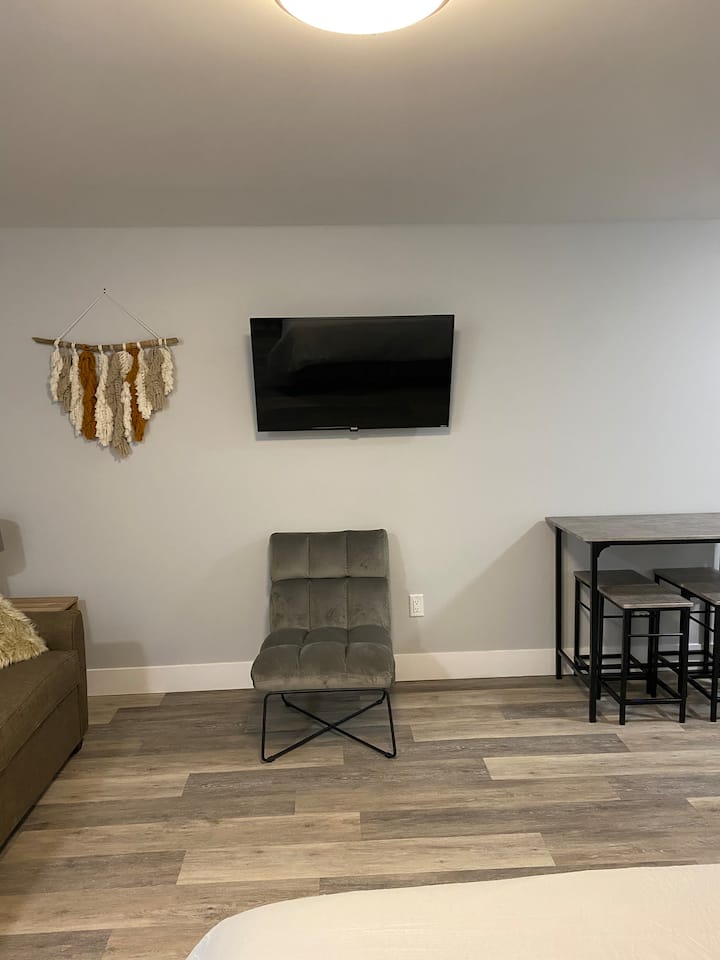 #8, Studio With Kitchenette - Campbellton