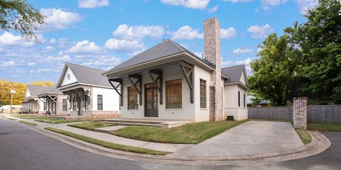 Relaxing Row House in Downtown Hernando