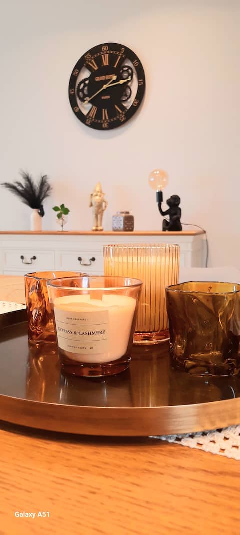 House on the banks of the Meuse on the Ravel.
2 bedrooms.