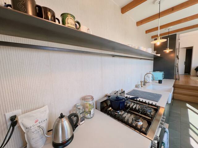 Detached Cottage | BayViews | Walk to SF Landmarks gallery image 5