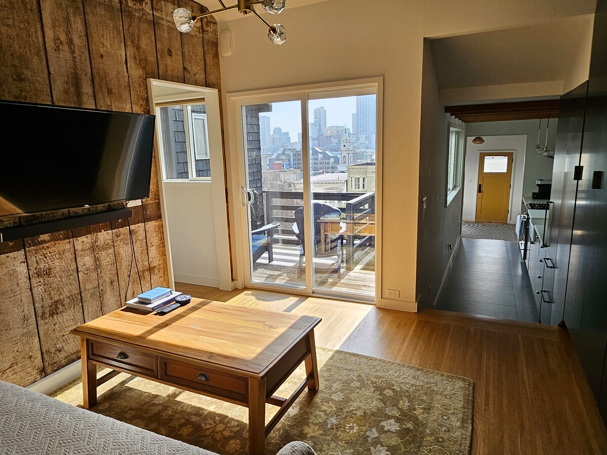 Top Airbnb: Detached Cottage | BayViews | Walk to SF Landmarks in Russian Hill