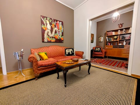 Popular Airbnb listing: Art Interior Apartment in Athens,next to Hospitals in ΑΓΙΟΣ ΘΩΜΑΣ