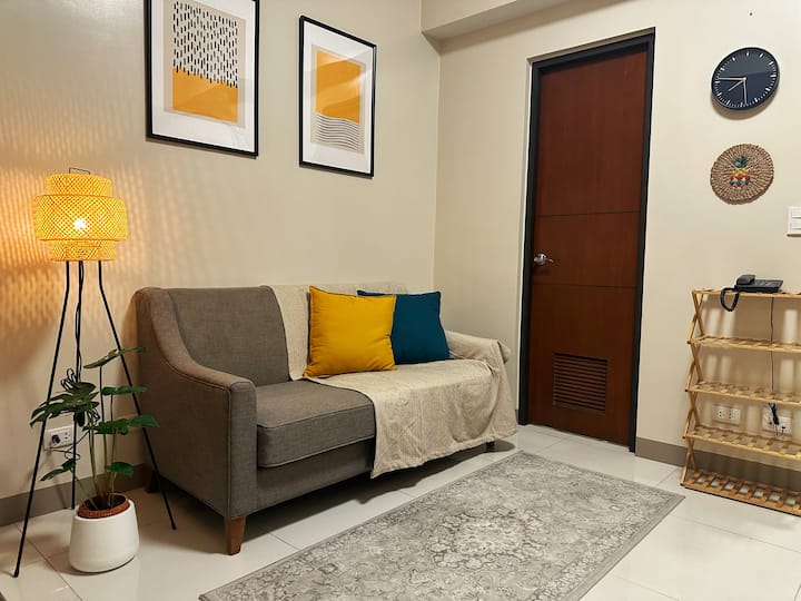 Chic Tropical Suite In Bgc | Fibr + Free Parking - Taguig