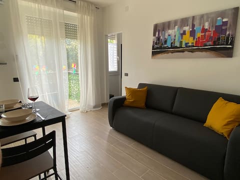 Annuncio Airbnb popolare: Modern and Elegant Loft with Balcony a Milano