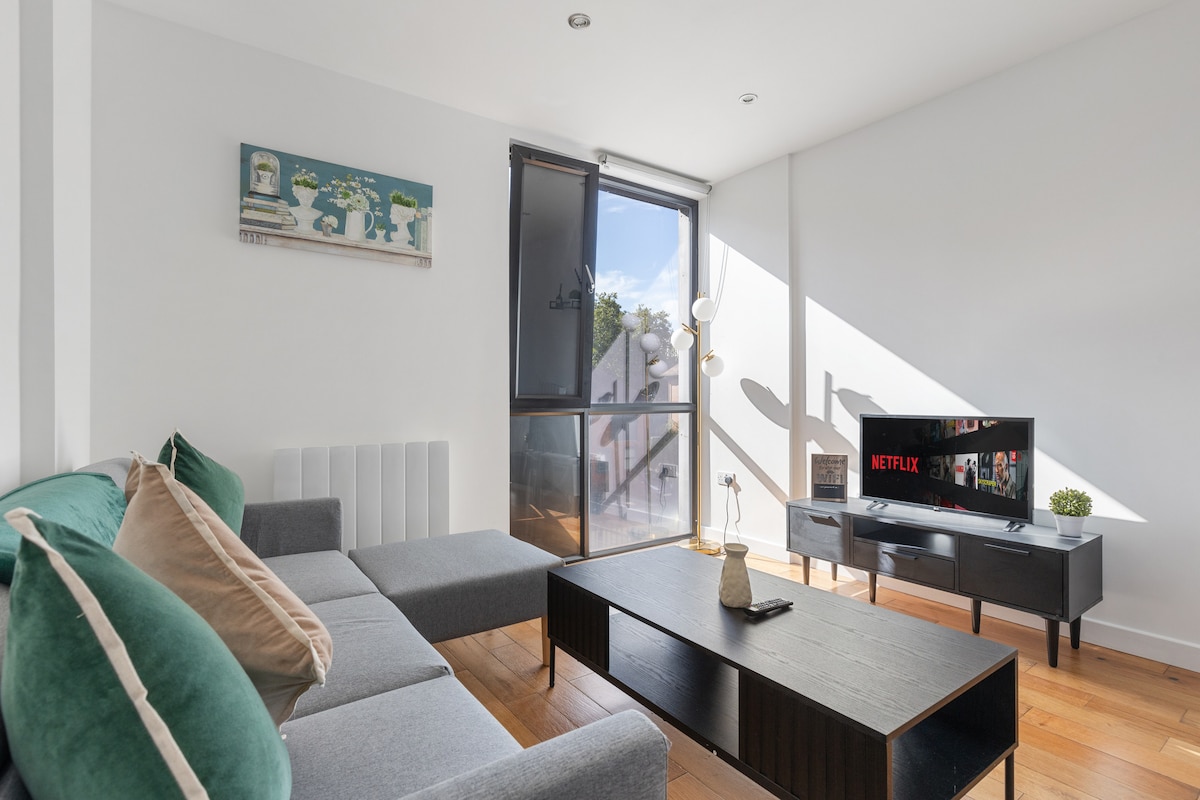Top Airbnb: Central/Town Centre/ Gatwick/ Free Parking in Crawley