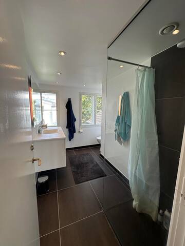 Rummelig lejlighed i flot, gammel bygning gallery image 4